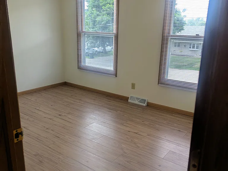 635 Hall St — Photo 4