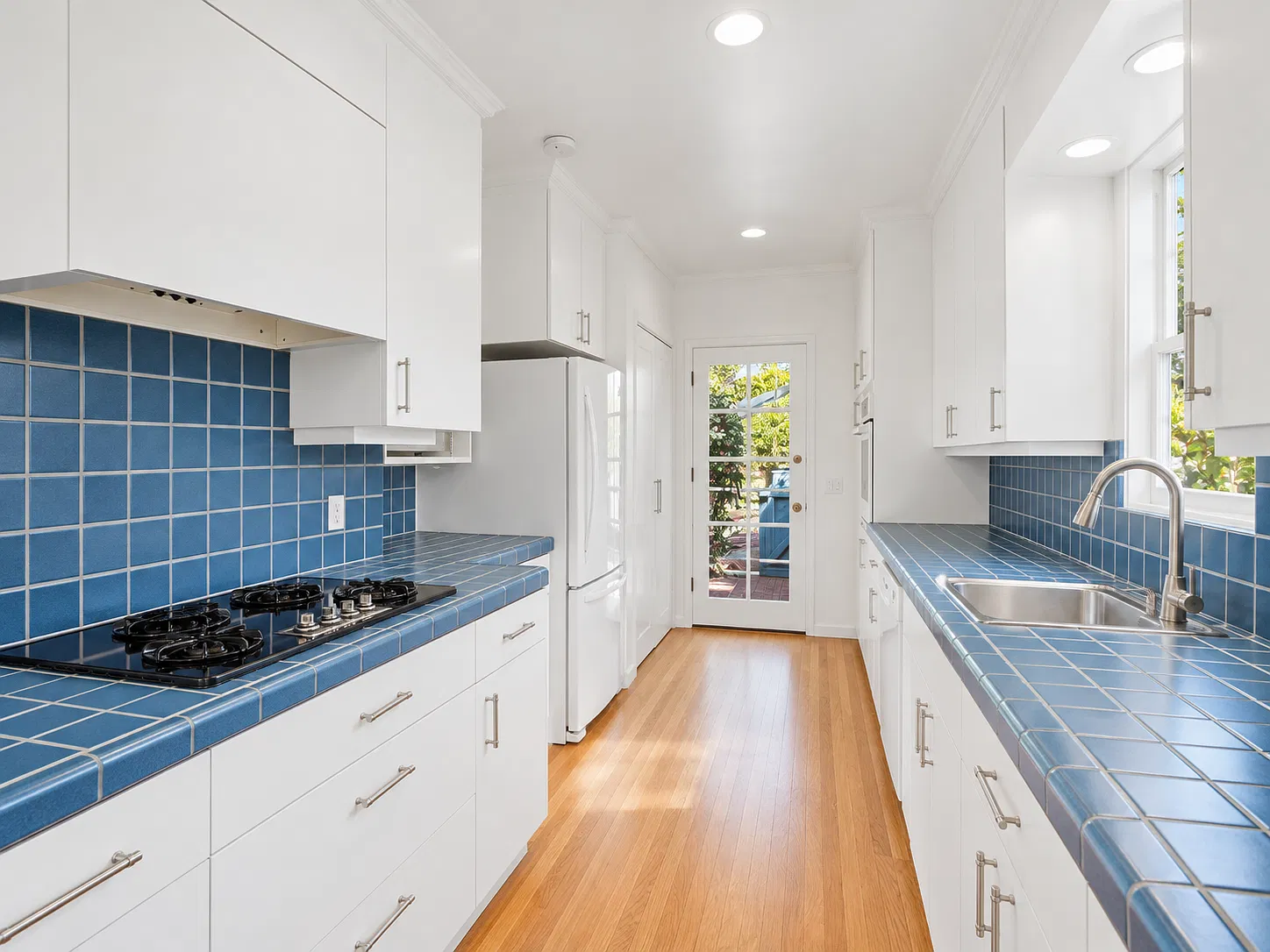 2 bed, 1190 sqft, $6,995 — Photo 4