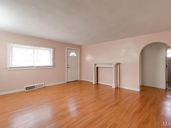 4th image of 3112 Airway Ave