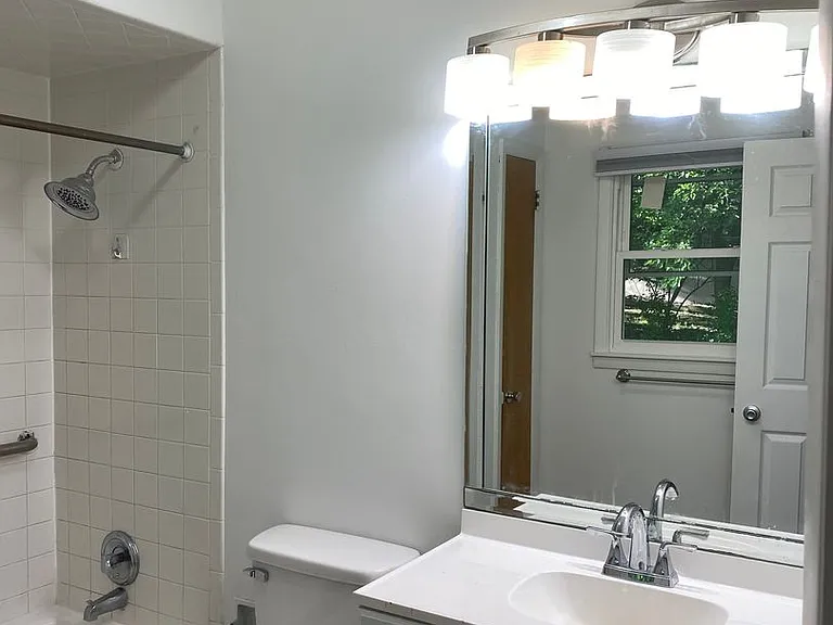 883 Roanoke Dr — Photo 14
