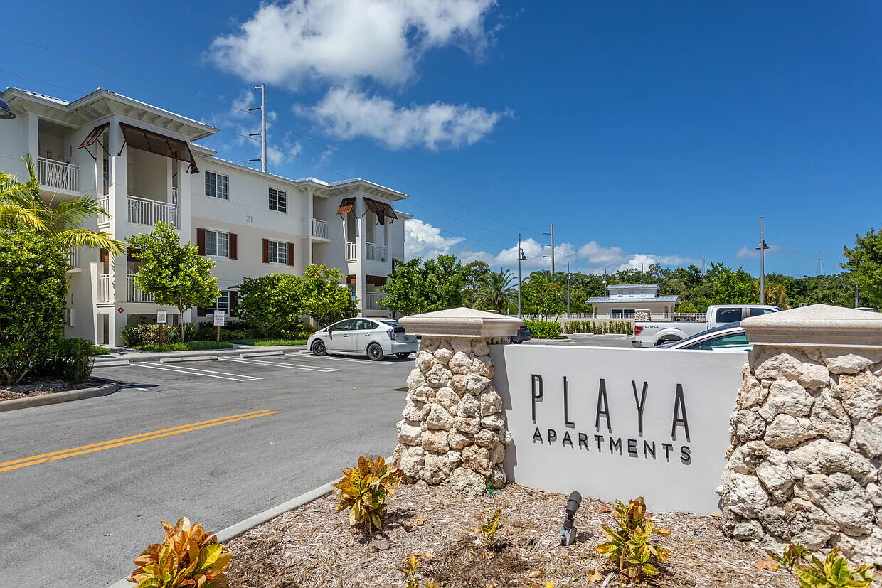 Playa Apartments — Photo 3