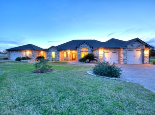 105 Broken Hill Rd, Kingsland, TX 78639