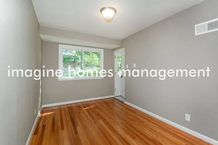 10801 Clearwater Dr — Photo 5