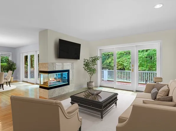3 Court Ln, Ipswich, MA 01938