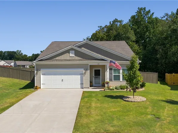 409 Sonoma Ct, Seneca, SC 29678