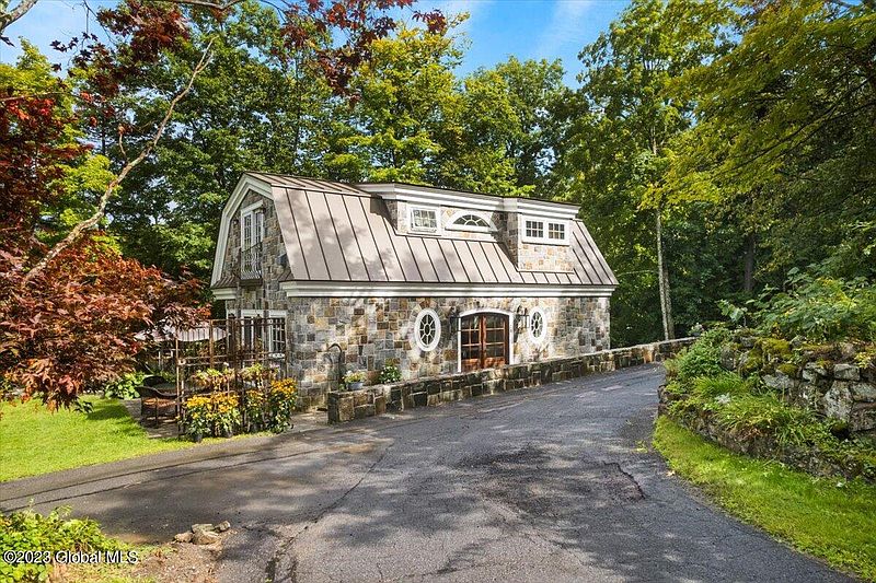 2nd image of 28 Dark Bay Lane
