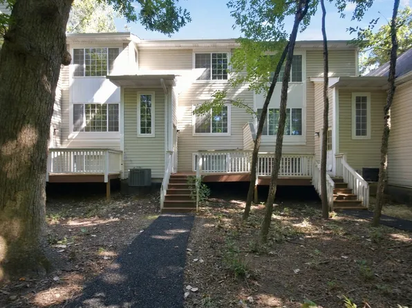 280 W Treehouse Ln, Round Lake, IL 60073