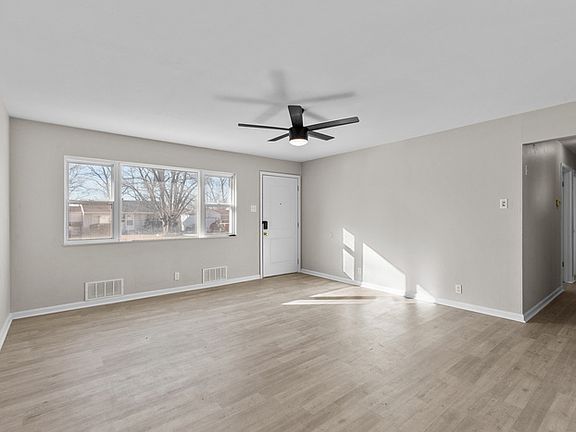 4th image of 10030 Lilac Ave