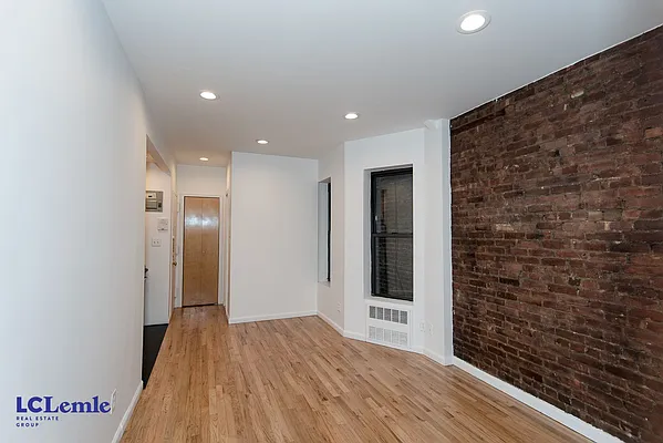 Rented by LC Lemle Real Estate Group | media 10