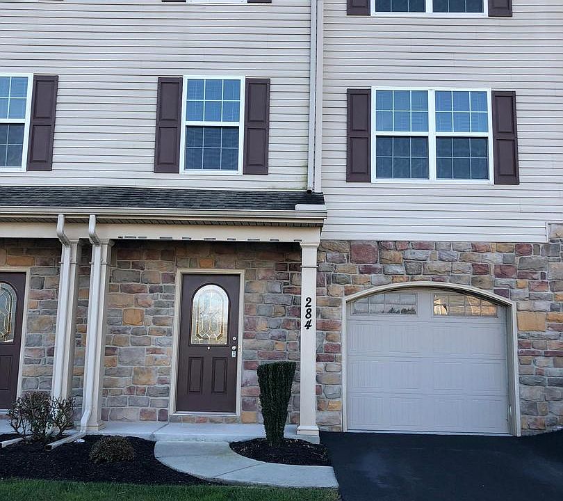1st image of 284 Fieldstone Ct