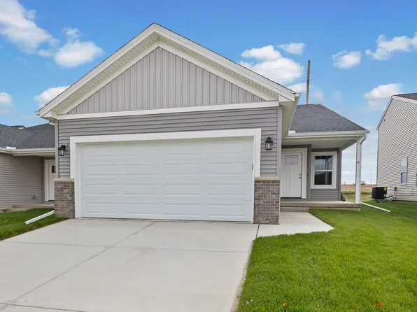 6 Megan Ct, Bloomington, IL 61705