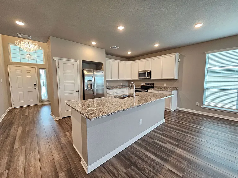 910 James Parker Cir — Photo 4