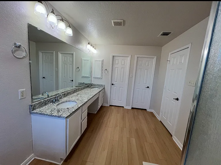 4527 Willow Tree — Photo 8