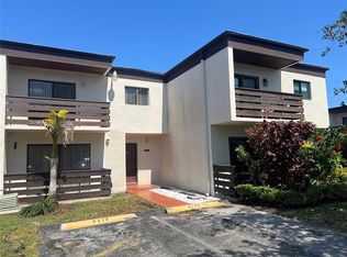 8213 NW 7th St, Miami, FL 33126