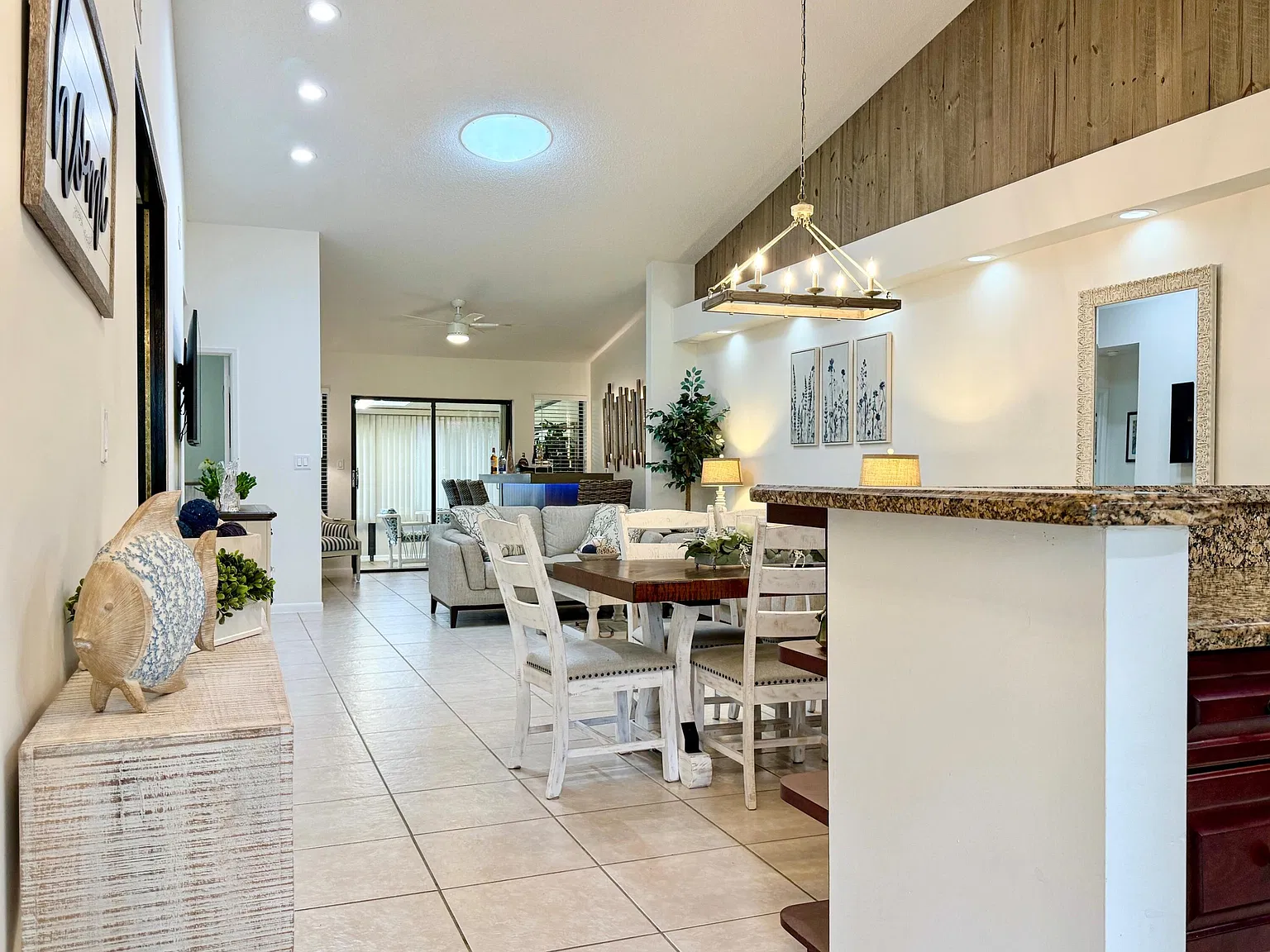 3 bed, 2.0 bath, 1190 sqft, $3,950 — Photo 4