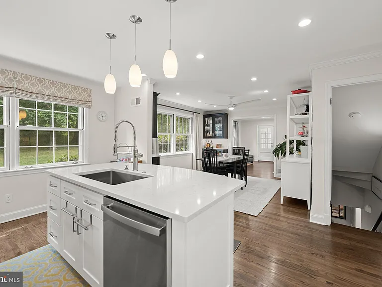 6709 Pemberton St — Photo 16