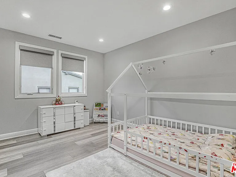 20254 Liverpool Way — Photo 34