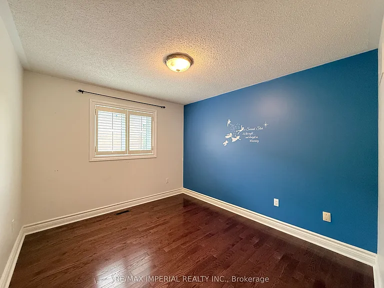 5735 Tayside Cres — Photo 12