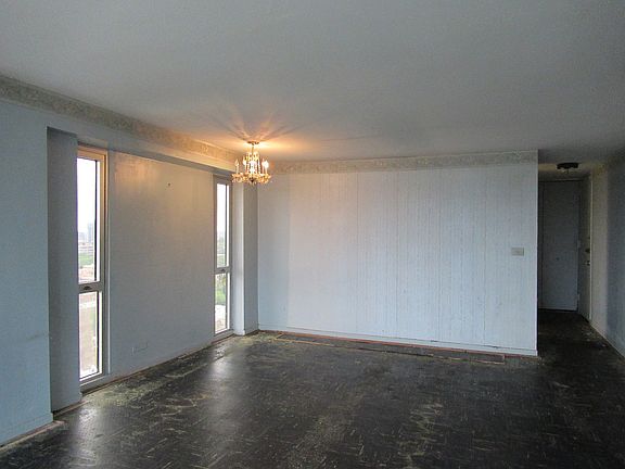 4th image of 1960 N Lincoln Park West Ave #1604