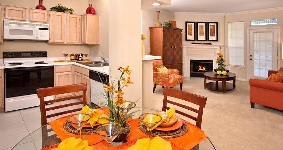2 bed, 1345 sqft, $2,590 — Photo 2