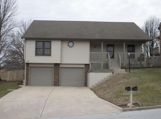 1956 W Nottingham St, Springfield, MO 65810