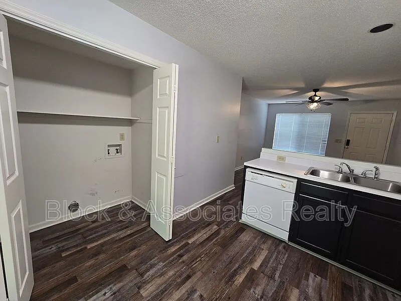 2 bed, 1.0 bath, $1,180 — Photo 3