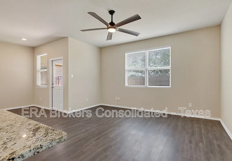 10610 Green Lake Dr — Photo 8
