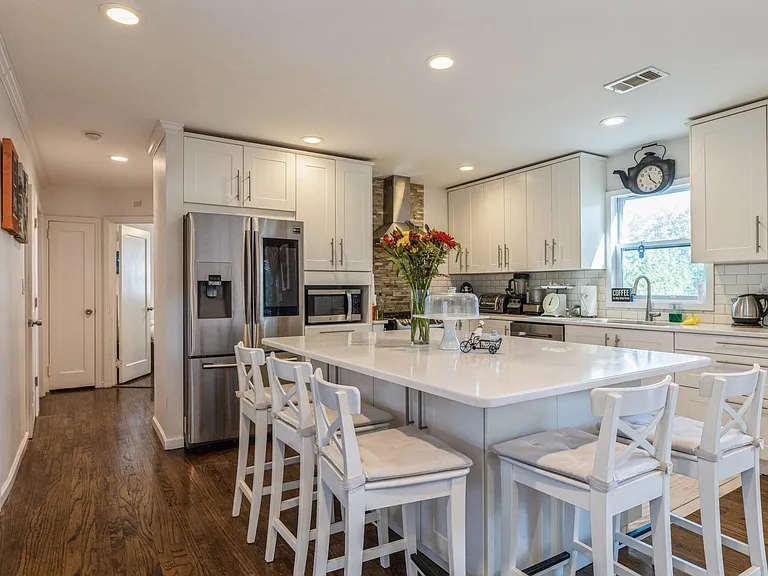 326 Brookside Ave — Photo 10