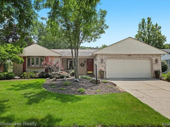 828 Thurber Dr, Troy, MI 48085