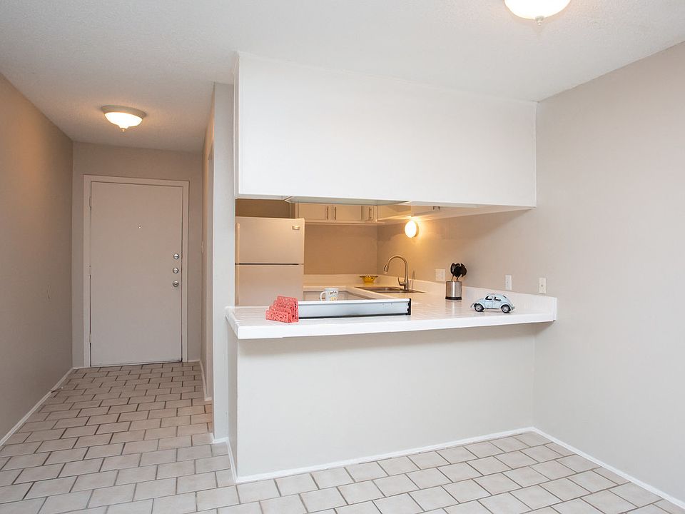 North 40 Apartments living area with breakfast bar