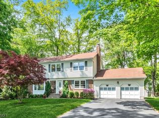 53 Midwood Ave, Allendale, NJ 07401