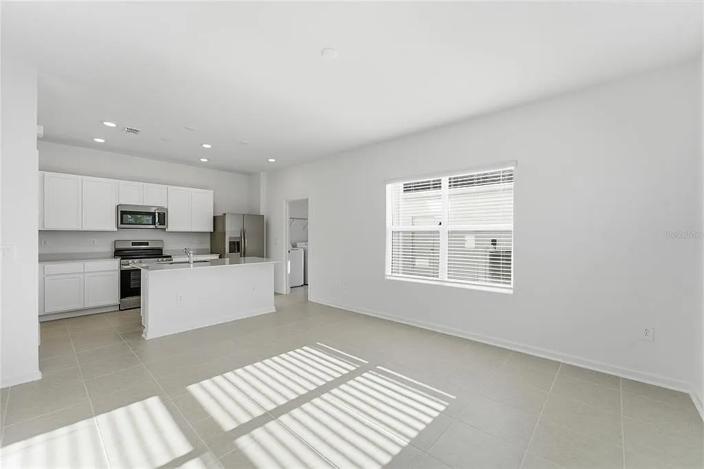 3 bed, 2.5 bath, 1755 sqft, $2,395 — Photo 3