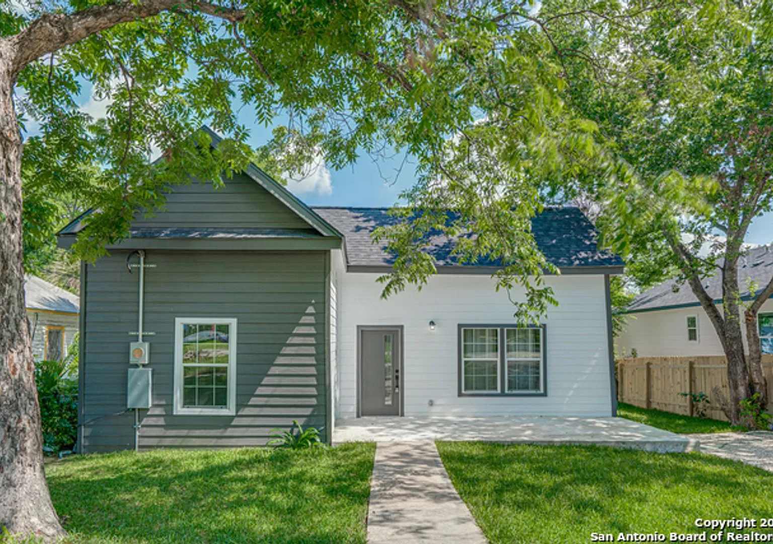 Beautifully Renovated 3 Bedroom in Denver Heights — Photo 1