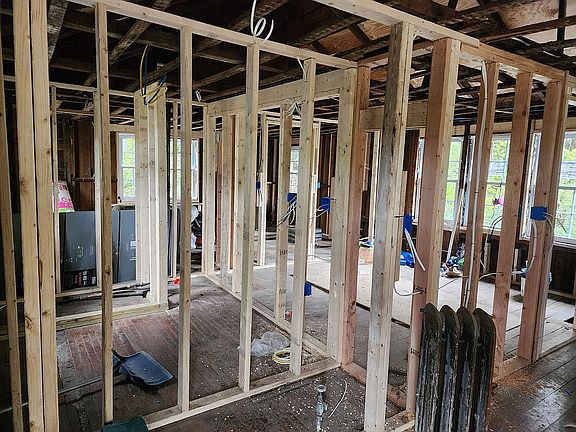 5th image of 21 White Rock Rd