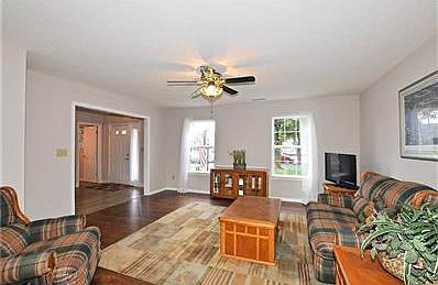 Now you know you're dreaming!  Does this four bedroom beauty really have brand new laminate floors and two bright, lovely windows?