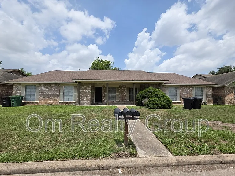 12740 Shannon Hills Dr — Photo 9