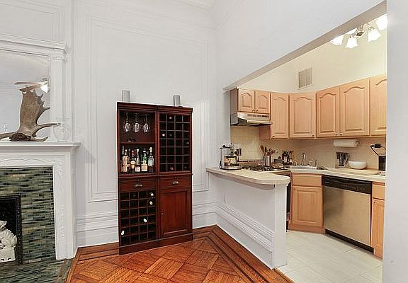 3rd image of 60 W 71st St APT 3B