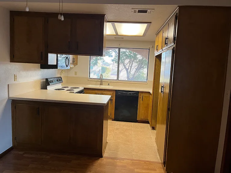 18040 Lakeview Dr — Photo 8