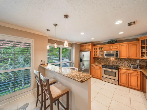489 Brackenwood Ln N, Palm Beach Gardens, FL 33418
