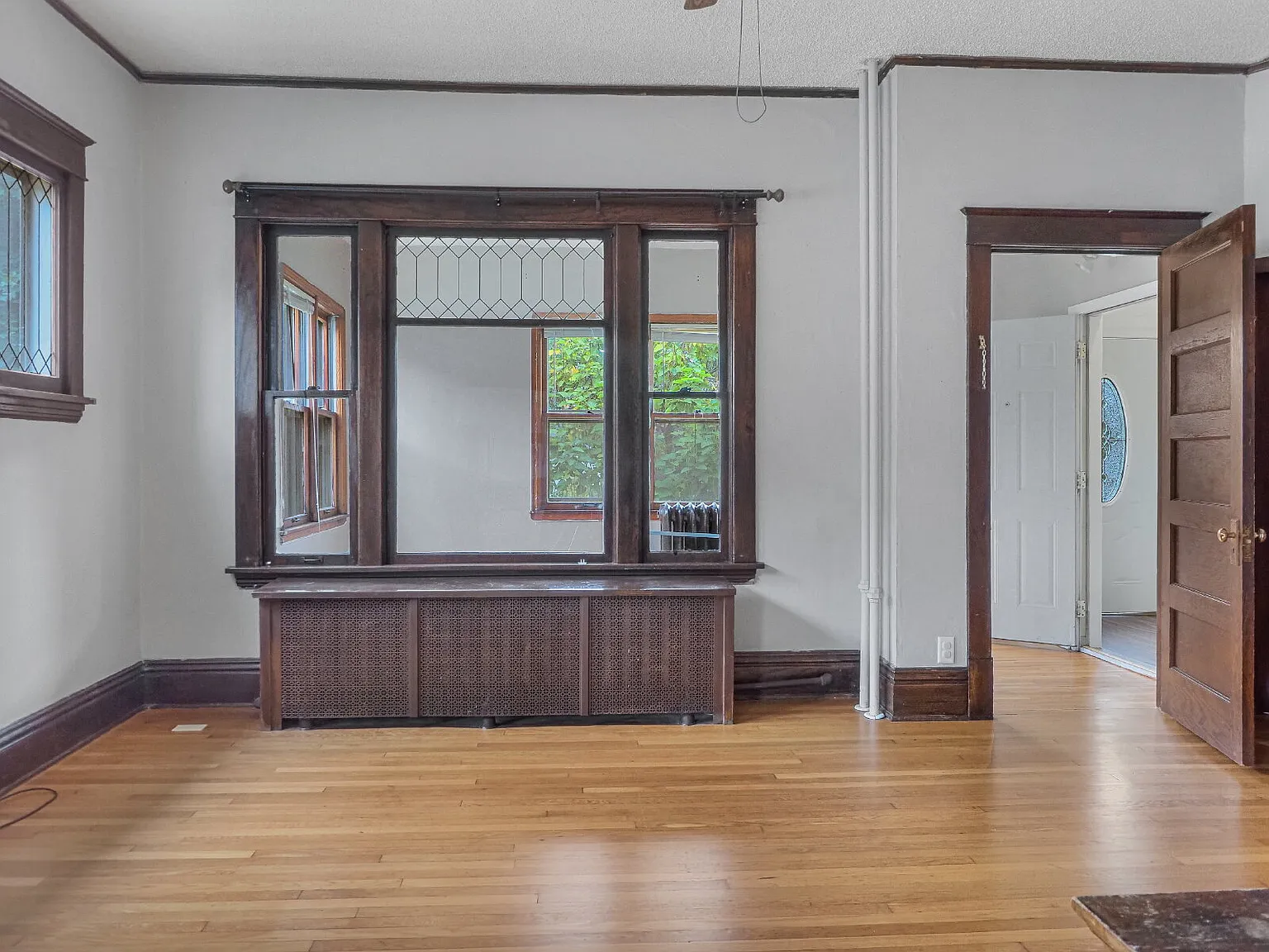 3 bed, 2.0 bath, 1600 sqft, $2,200 — Photo 1