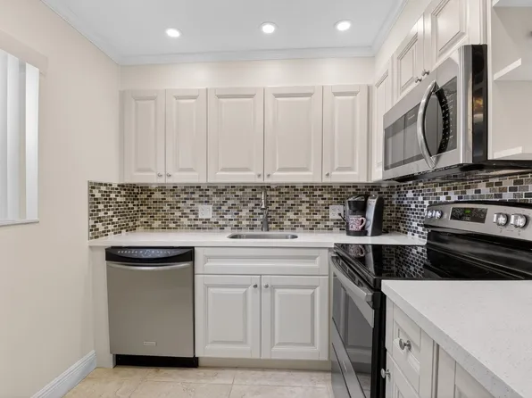 205 Flanders E, Delray Beach, FL 33484