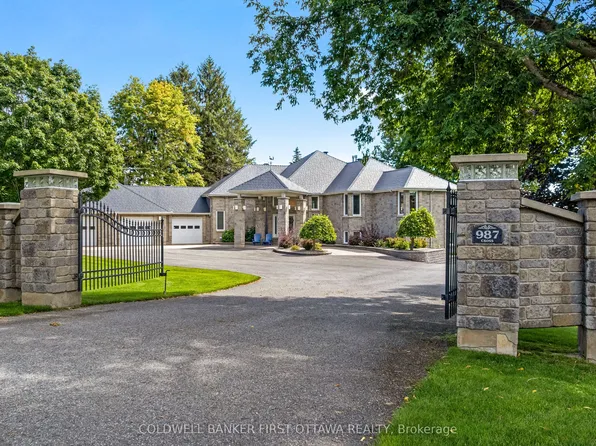 987 Thousand Islands Pkwy, Leeds And The Thousand Islands, ON K0E 1R0