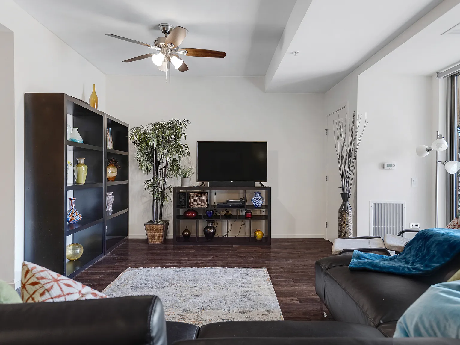2 bed, 1307 sqft, $4,500 — Photo 4