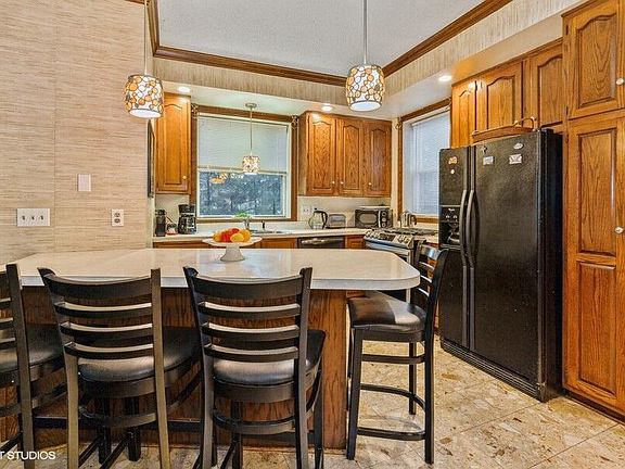5th image of 2234 W Glenlord Rd
