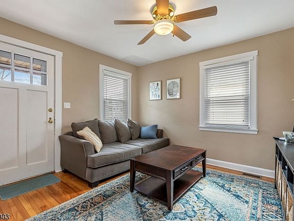3rd image of 122 Hawthorne St