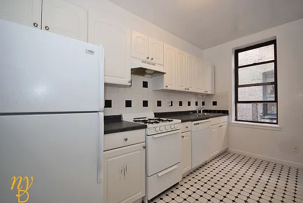 Rented by New York Dwellings LLC | media 17