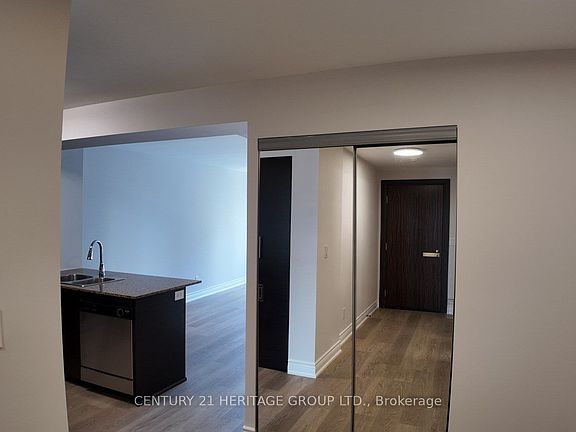 4th image of 233 S Park Rd #601