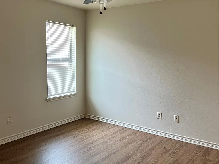 717 N Marshall Ln — Photo 8