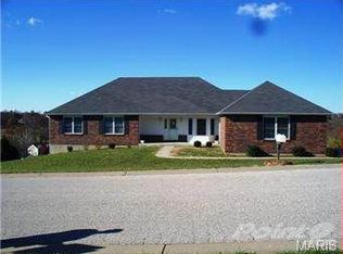 335 Bridgewater Heights Dr, Villa Ridge, MO 63089