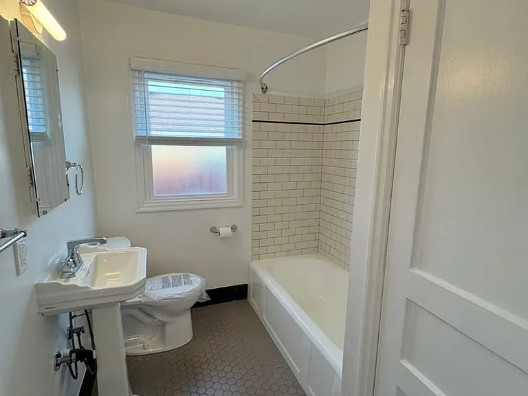 2400 N Killingsworth St — Photo 7